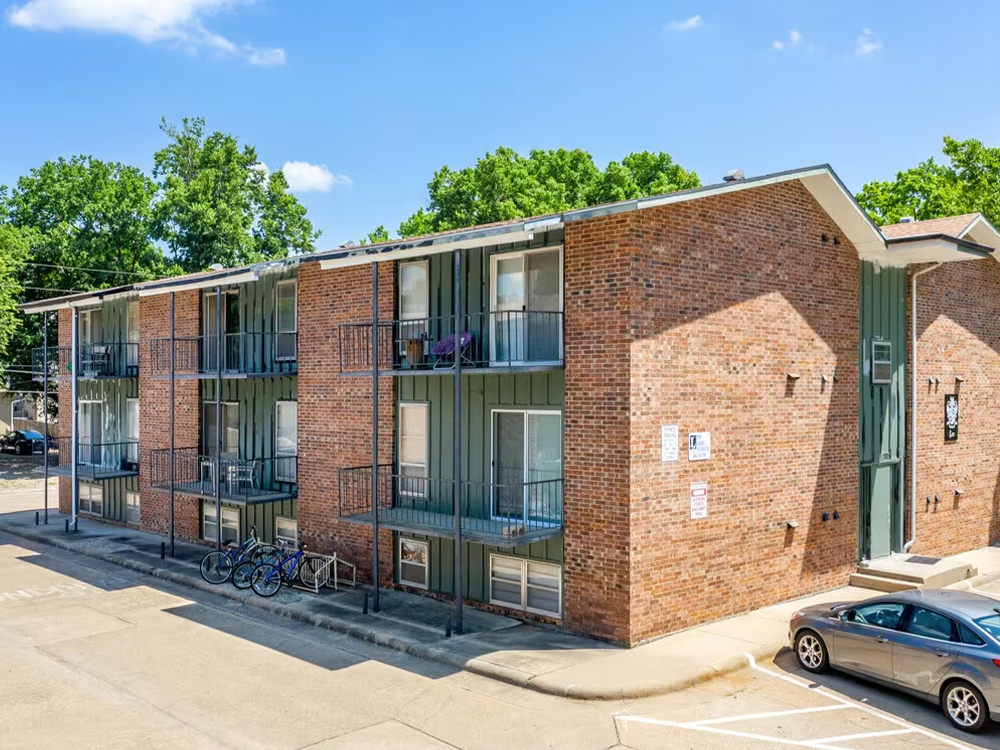 Lee Crest Apartments