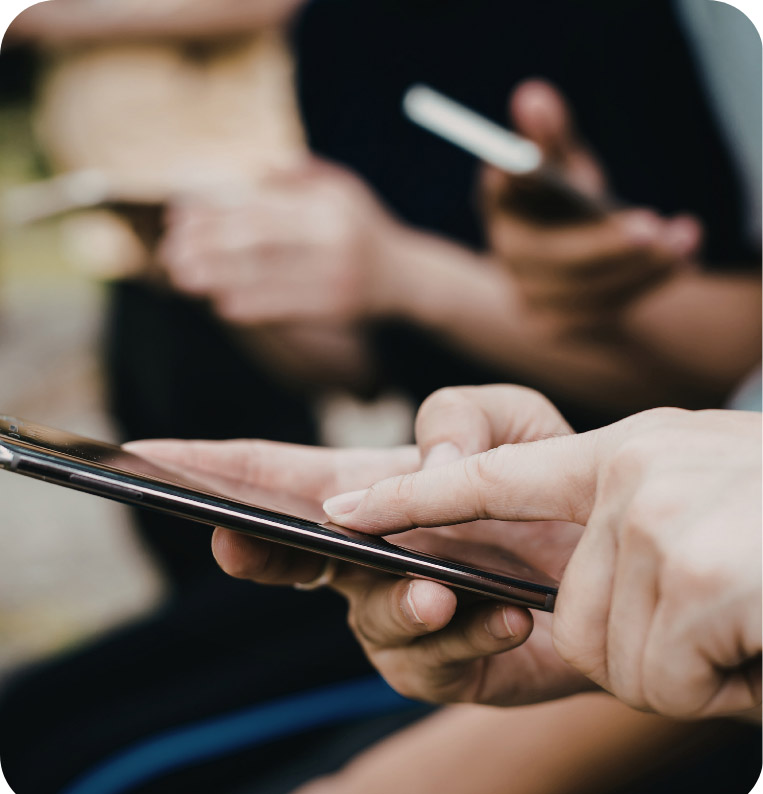hand holding a phone